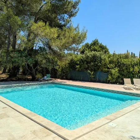 Vila Le Mazet D'uzes