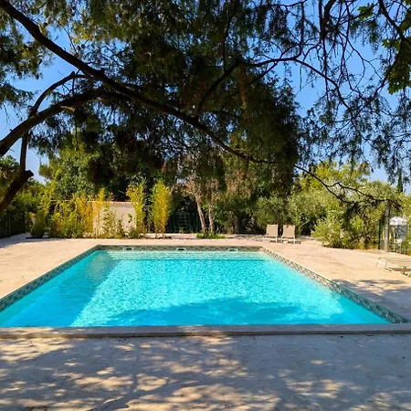 Vila Le Mazet D'uzes *